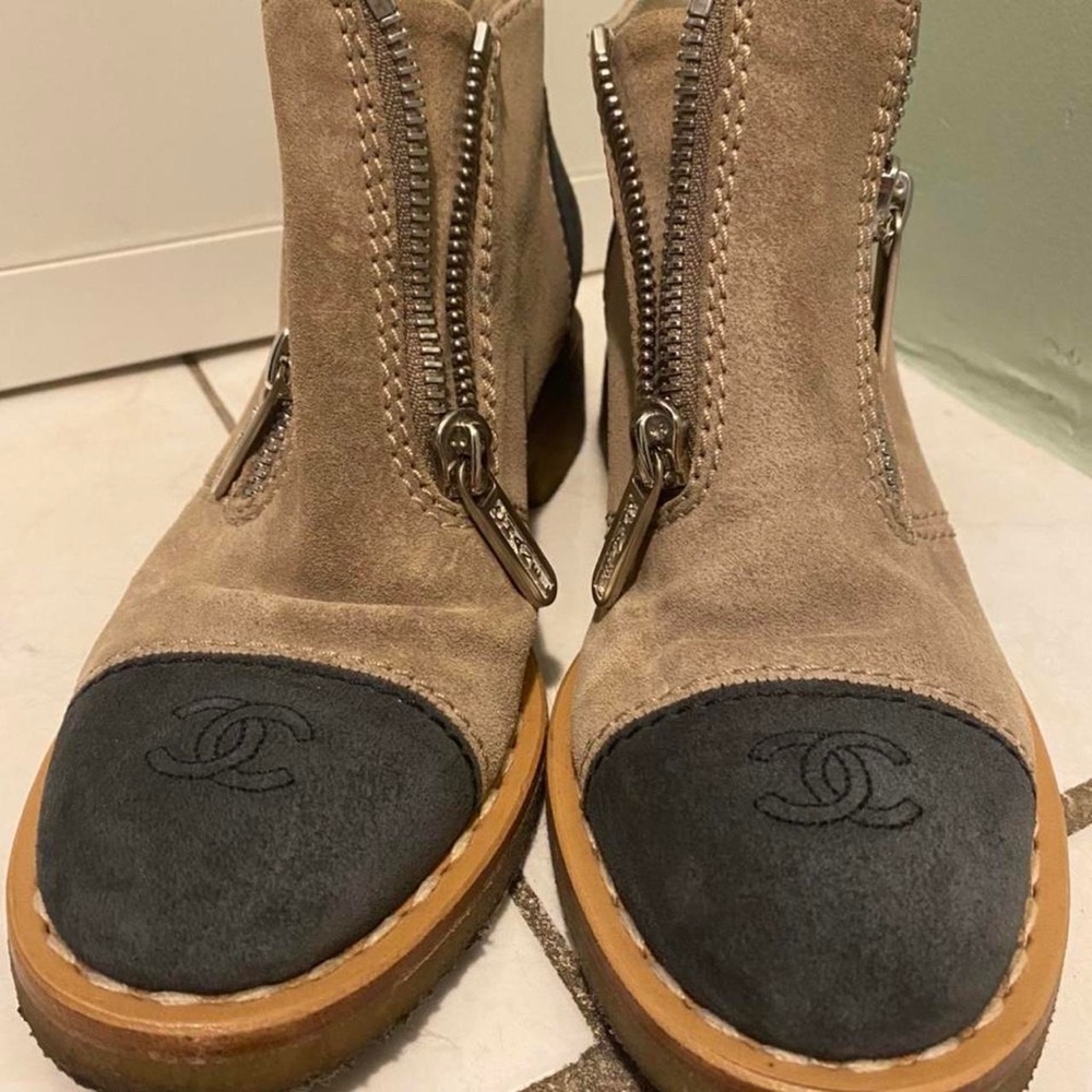 Cute chanel boots, used, authentic, ask questions